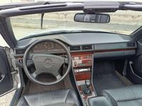 Usata Mercedes E200 136 CV (100 kW) 1995 Cabrio