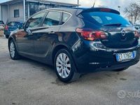 Usata Opel Astra Cosmo 110 CV (80 kW) 2013 Nero Berlina