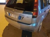Usata Ford Fiesta 68 CV (50 kW) 2004 Grigio Utilitaria