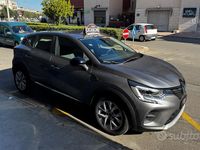 Usata Renault Captur 95 CV (69 kW) 2021 Argento SUV