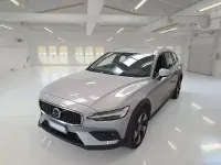 Usata Volvo V60 CC Core 197 CV (144 kW) 2022 Grigio Station wagon