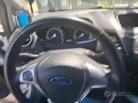 Usata Ford Fiesta 80 CV (58 kW) 2015 Grigio Utilitaria