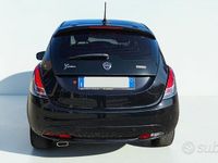 Usata Lancia Ypsilon Gold 69 CV (50 kW) 2022 Nero metallizzato Utilitaria