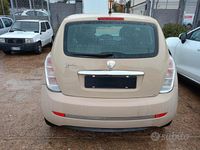 Usado Lancia Ypsilon 69 HP (50 kW) 2006 Bege Citadino