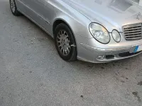 Usata Mercedes E270 177 CV (130 kW) 2003 Grigio Berlina