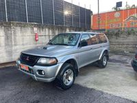 Usado Mitsubishi Pajero 100 CV (73 kW) 2000 Gris SUV