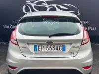 Usata Ford Fiesta Titanium 75 CV (55 kW) 2013 Argento Berlina