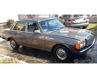 Usata Mercedes 200 122 CV (89 kW) 1982 Grigio Berlina