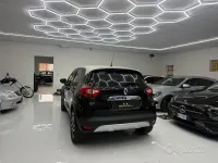Usado Renault Captur Iconic 90 CV (66 kW) 2016 Negro SUV