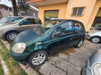 Usata Toyota Yaris Sol 74 CV (54 kW) 2002 Verde Berlina