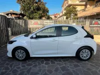 Usata Toyota Yaris Hybrid 92 CV (67 kW) 2023 Bianco Berlina
