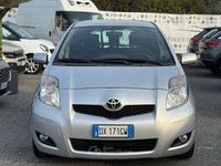 Usata Toyota Yaris 101 CV (74 kW) 2009 Gray Utilitaria
