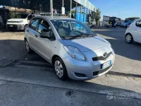 Begagnad Toyota Yaris 69 HK (50 kW) 2011 Grå Halvkombi