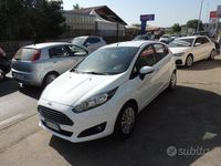 Usata Ford Fiesta Business Edition 75 CV (55 kW) 2014 Bianco pastello Utilitaria