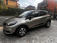 Usado Renault Captur 90 CV (66 kW) 2016 Gris SUV