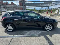 Begagnad Lancia Delta 120 HK (88 kW) 2010 Svart Halvkombi