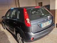 Usata Ford Fiesta 74 CV (54 kW) 2007 Grigio Berlina