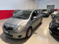 Usata Toyota Yaris 87 CV (63 kW) 2006 Grigio Berlina
