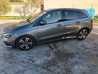 Usata Mercedes B180 Premium 116 CV (85 kW) 2020 Grigio Monovolume