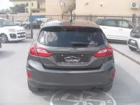 Begagnad Ford Fiesta Titanium 75 HK (55 kW) 2022 Grå Halvkombi