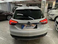 Usado Opel Insignia Country Tourer 163 CV (119 kW) 2015 Blanco Familiar
