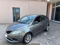 Usata Lancia Ypsilon Gold 69 CV (50 kW) 2016 Grigio Utilitaria