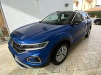 Usata VW T-Roc Life 110 CV (80 kW) 2022 Blu SUV