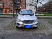 Usata Mercedes ML320 224 CV (164 kW) 2006 Grigio SUV