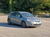 Usata Opel Astra Cosmo 110 CV (80 kW) 2011 Marrone Berlina