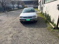 Usata VW Golf IV 101 CV (74 kW) 2000 Grigio Berlina