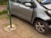 Usata Toyota Yaris 90 CV (66 kW) 2006 Grigio Utilitaria