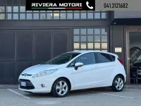 Usata Ford Fiesta Titanium 97 CV (71 kW) 2010 Bianco Berlina