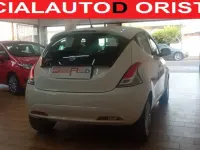 Usata Lancia Ypsilon 95 CV (69 kW) 2016 Bianco Utilitaria