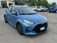 Usata Toyota Yaris Hybrid Lounge 92 CV (67 kW) 2021 Blu Berlina