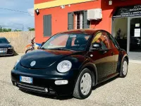 Begagnad VW New Beetle 102 HK (75 kW) 2000 Svart Halvkombi