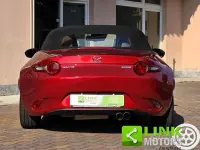 Usata Mazda MX5 Exceed 131 CV (96 kW) 2017 Rosso Cabrio