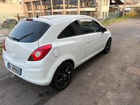 Usata Opel Corsa 75 CV (55 kW) 2011 Bianco Utilitaria