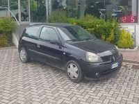 Käytetty Renault Clio II 58 HP (42 kW) 2005 Musta Sedan
