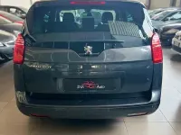 Usata Peugeot 5008 Business-Line 112 CV (82 kW) 2012 Grigio Monovolume