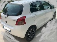Usata Toyota Yaris Sol 69 CV (50 kW) 2008 Bianco Utilitaria