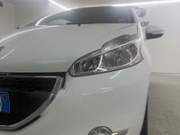 Usata Peugeot 208 91 CV (66 kW) 2015 Bianco Utilitaria
