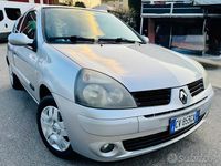 Usata Renault Clio II 75 CV (55 kW) 2005 Grigio Berlina