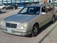 Begagnad Mercedes E200 1999 Grå Kombi