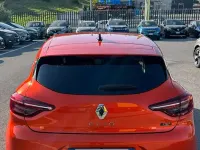 Usata Renault Clio V Techno 145 CV (106 kW) 2023 Arancione Berlina
