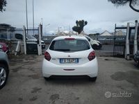 Usata Peugeot 208 Allure 82 CV (60 kW) 2015 Bianco Utilitaria
