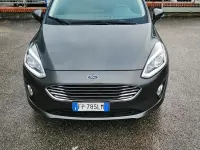Usata Ford Fiesta 86 CV (63 kW) 2018 Grigio Utilitaria