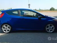 Usata Ford Fiesta ST 182 CV (133 kW) 2014 Bluazzurro Utilitaria
