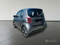 Usata Smart ForTwo Coupé Passion 60 kW (82 CV) 2023 Grigio Utilitaria