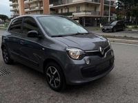 Usado Renault Twingo SE 69 CV (50 kW) 2019 Gris Utilitario