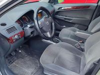 Usata Opel Astra Elegance 101 CV (74 kW) 2004 Argento Berlina